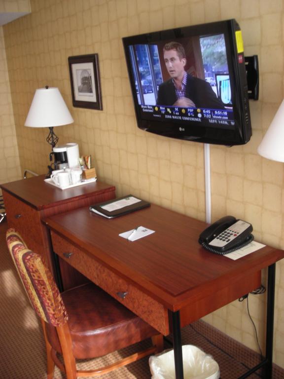 Quality Hotel Downtown-Inn At False Creek Vancouver Bilik gambar